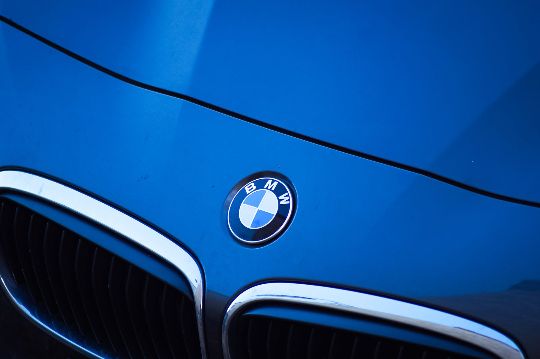 Image of BMW hood with logo